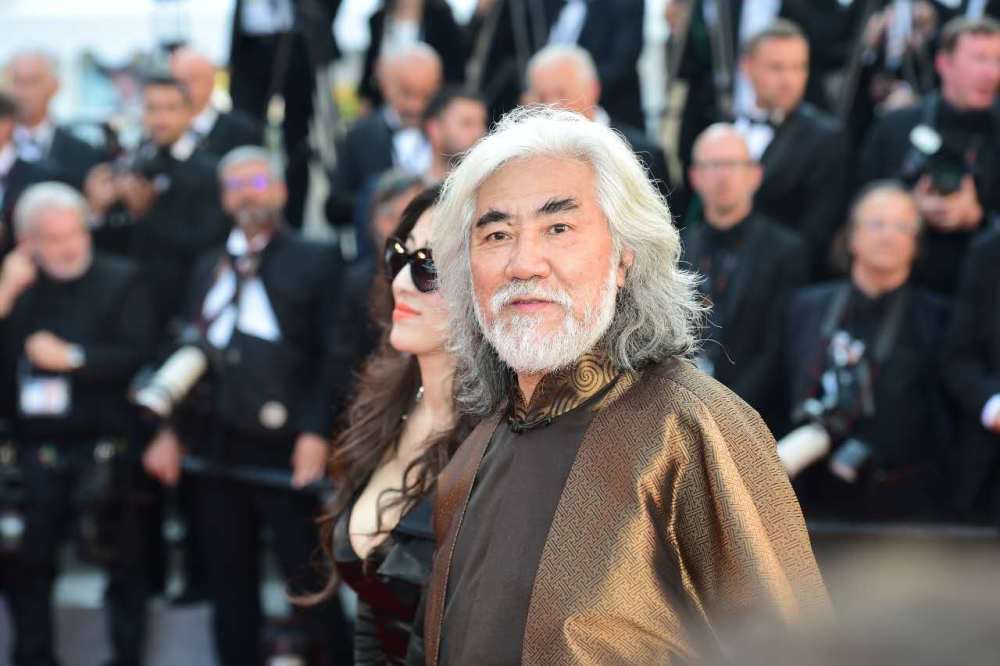 戛纳闭幕红毯现场 范冰冰秦岚优雅亮相(高清多图)