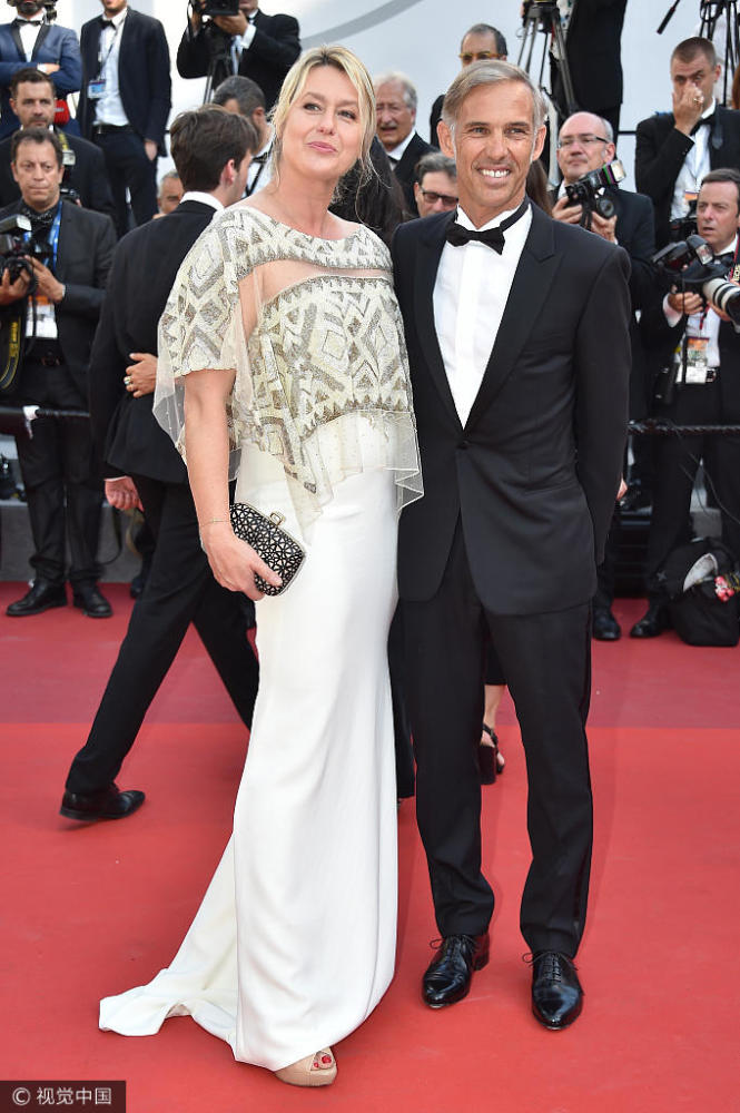 戛纳闭幕红毯现场 范冰冰秦岚优雅亮相(高清多图)