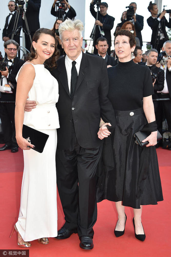 戛纳闭幕红毯现场 范冰冰秦岚优雅亮相(高清多图)