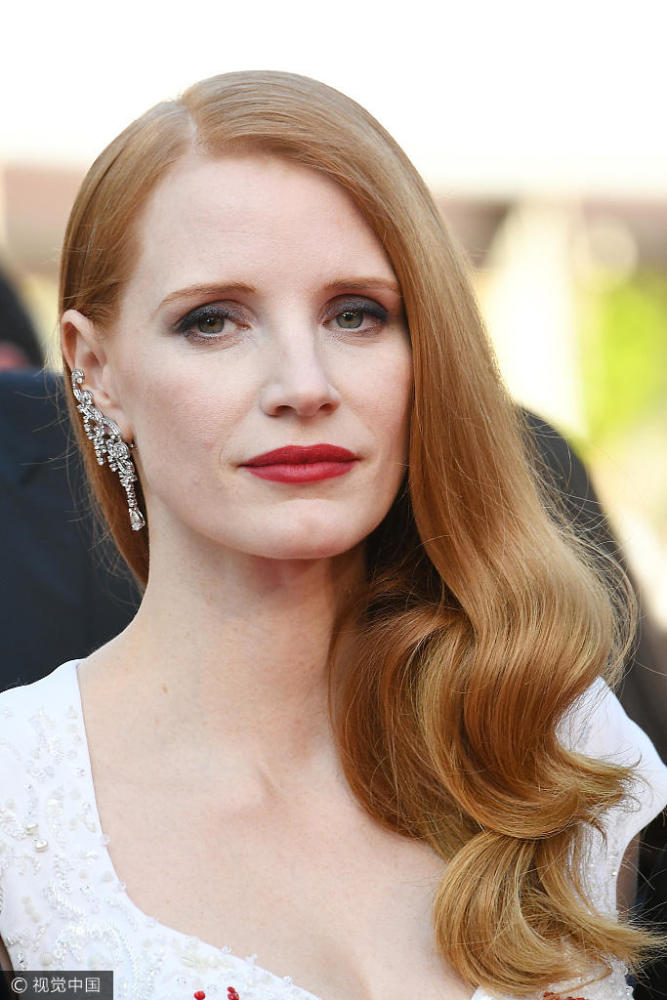 戛纳闭幕红毯现场 范冰冰秦岚优雅亮相(高清多图)