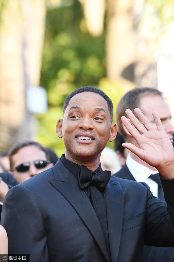 戛纳闭幕红毯现场 范冰冰秦岚优雅亮相(高清多图)