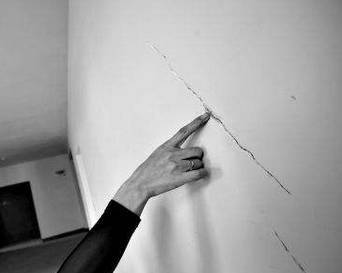 老人自称被施魔法家中画满符篆 浑身不能动弹吓一身冷汗