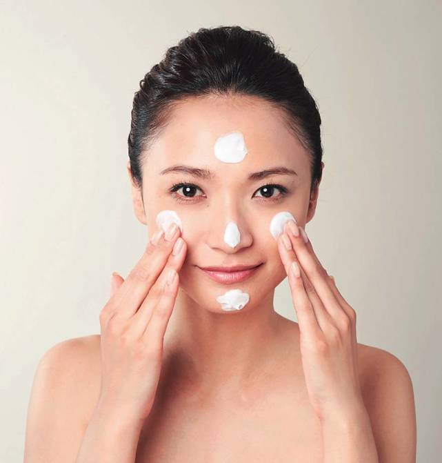 毛孔粗大、皮脂分泌过多?教你3分钟轻松洗颜术