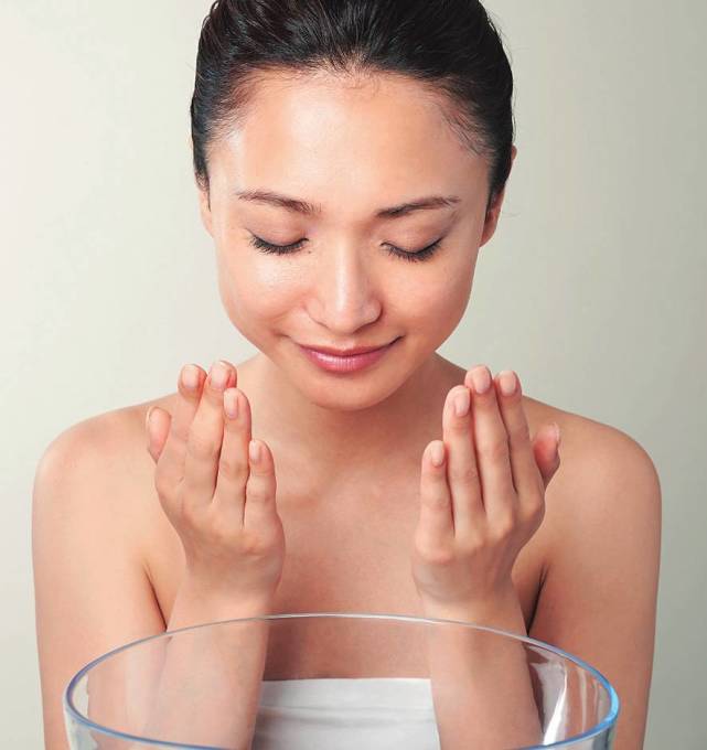毛孔粗大、皮脂分泌过多?教你3分钟轻松洗颜术