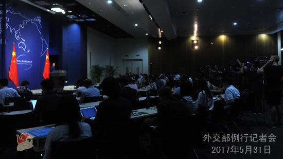 美军航母在半岛附近海域演习向朝鲜施压 中方回应