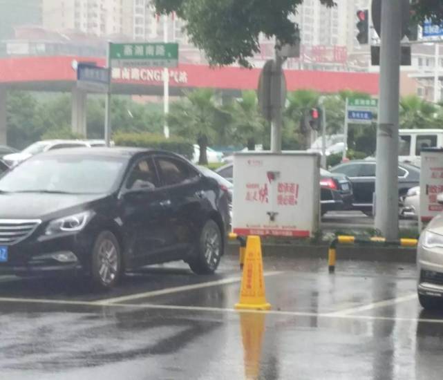 衡阳湘南汽配城停车场:不买东西 休想停车
