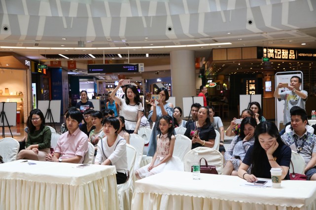 165个村的守护者 留守儿童的“童伴妈妈”