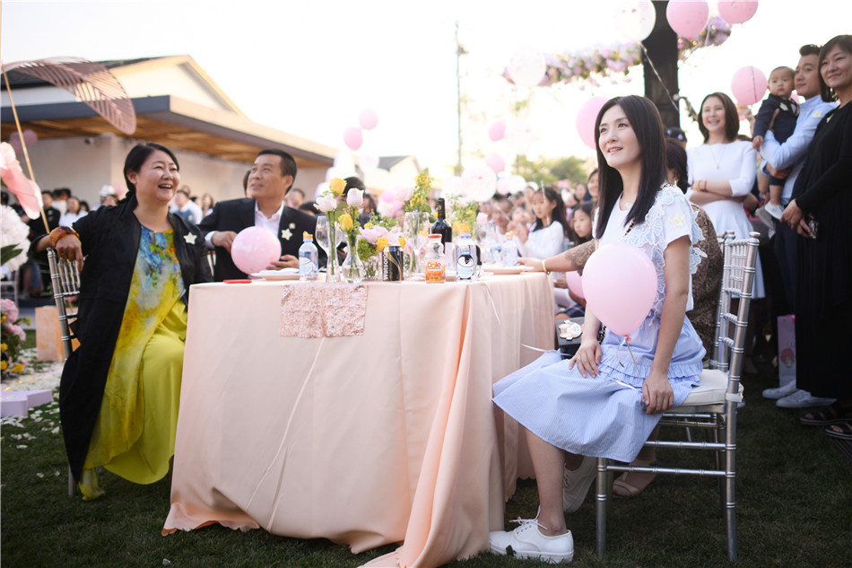 高云翔董璇女儿小酒窝周岁宴 圈内好友聚集