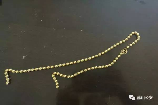 首饰店内重35克金项链被盗 益阳警方锁定六旬