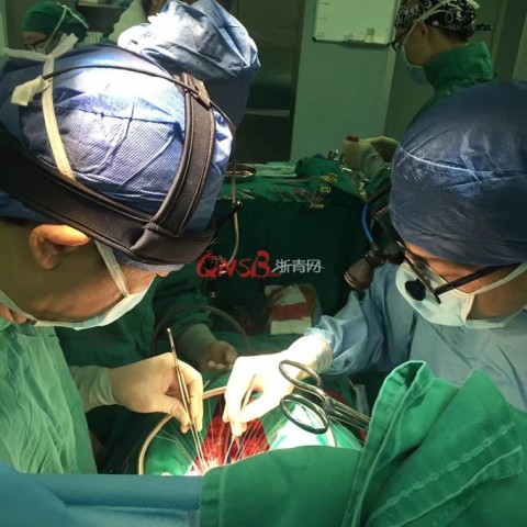 杭州一男子遭碾压断了12根肋骨 医生将其救回