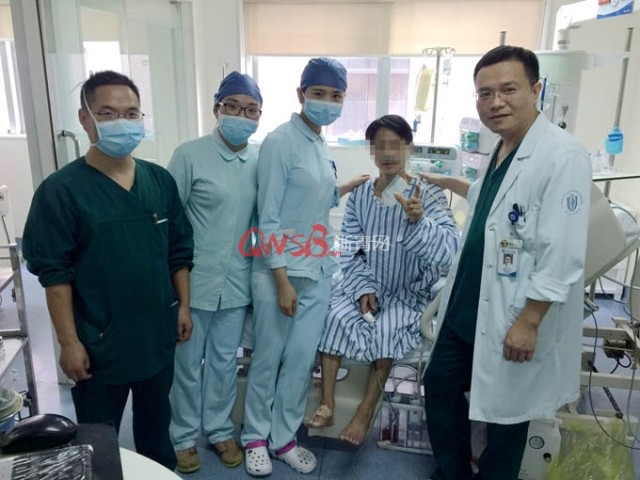 杭州一男子遭碾压断了12根肋骨 医生将其救回
