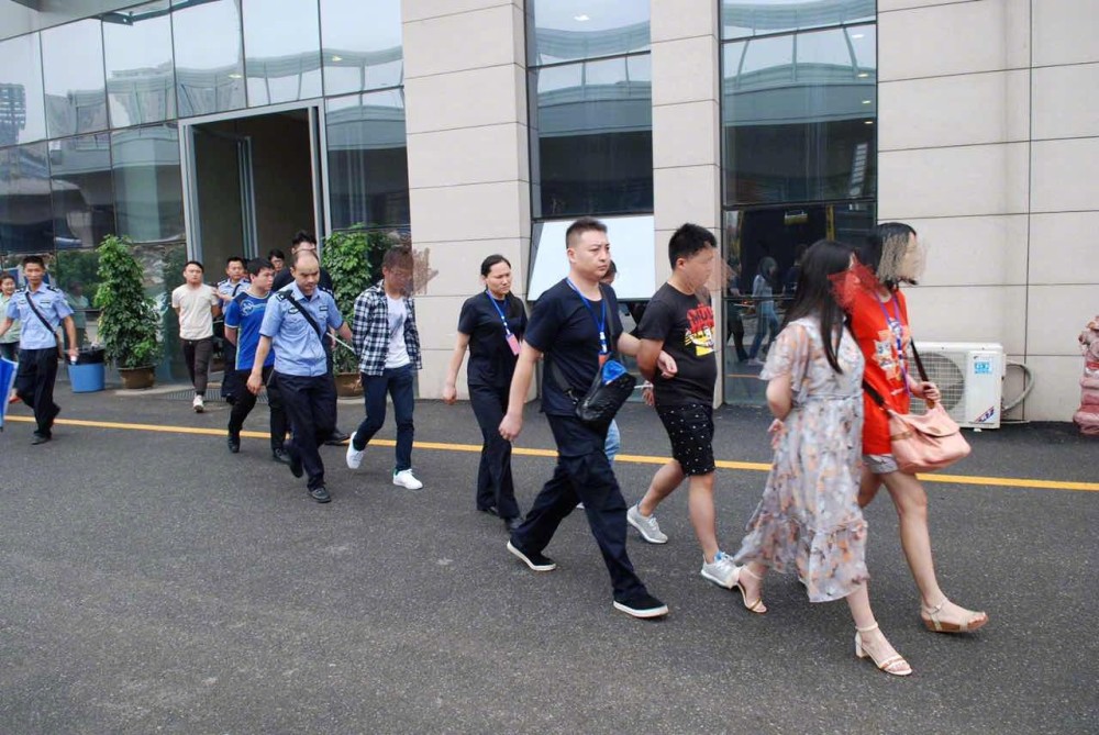 �人�����Żﳬ800�� ���������ڹ�˾������һ���ˡ�ͼ��
