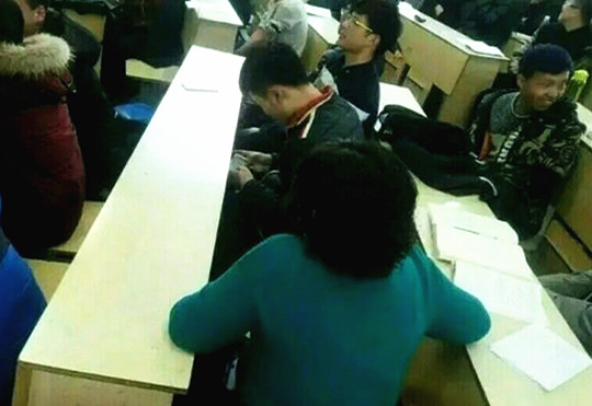 吐槽新华字典App：每天免费查两字，查完仅需18年