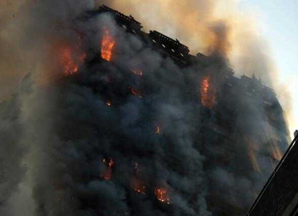 伦敦住宅大厦大火致30人受伤目击者讲述现场惨状