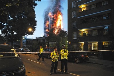 伦敦公寓大火12死