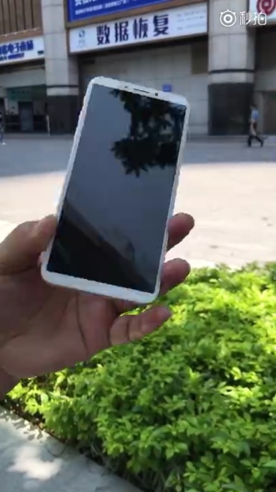 深圳厂商用爆料图做"iPhone 8"：指纹识别放背面