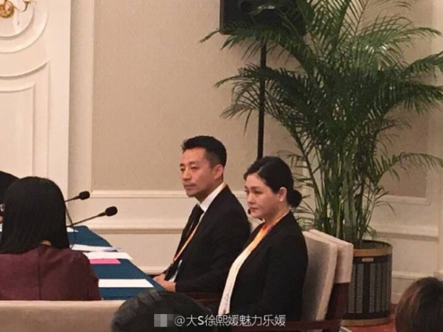 娱乐早报:杨幂刘亦菲争艳 田亮晒祖孙三代同框