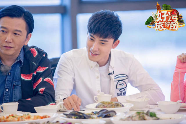 《好运旅行团》张睿归来 与温兆伦互怼相爱相