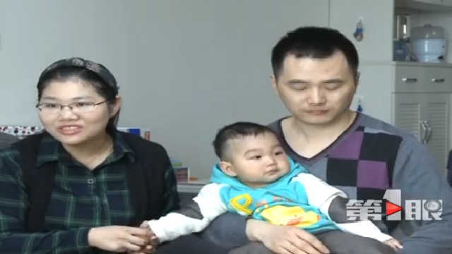 重庆一月嫂照顾宝妈和双胞胎 月薪5万