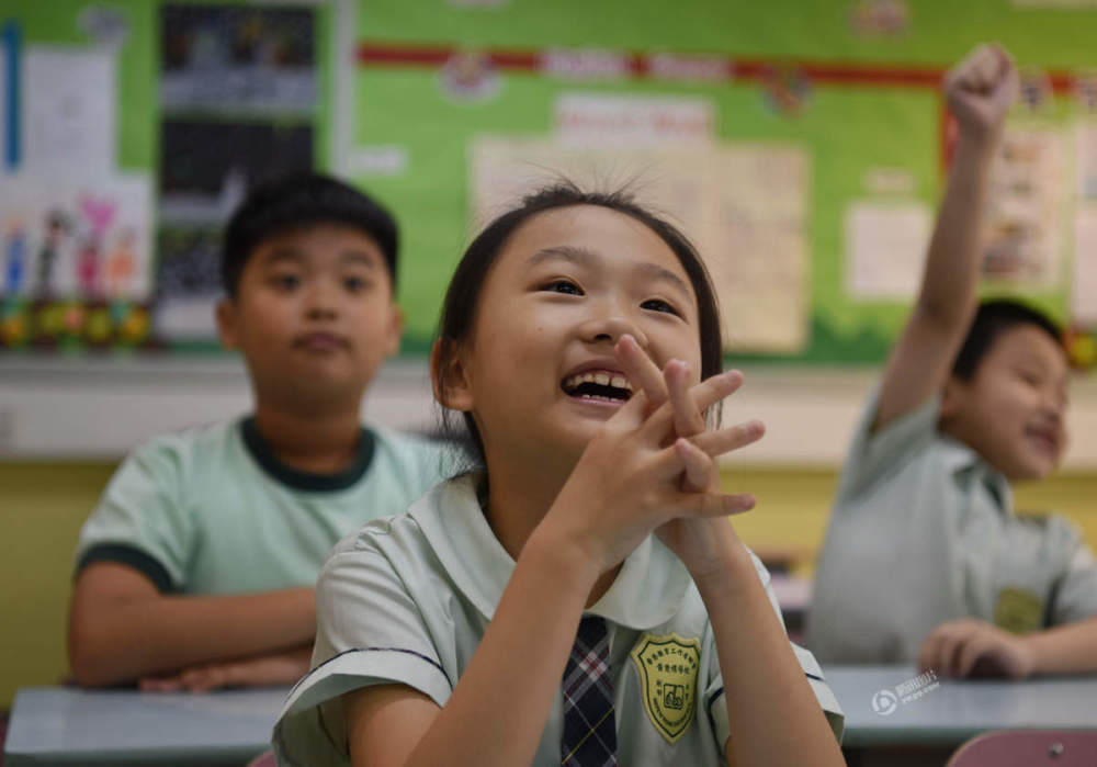 跨境学童的一天：6点多起床 住深圳香港上学(图)