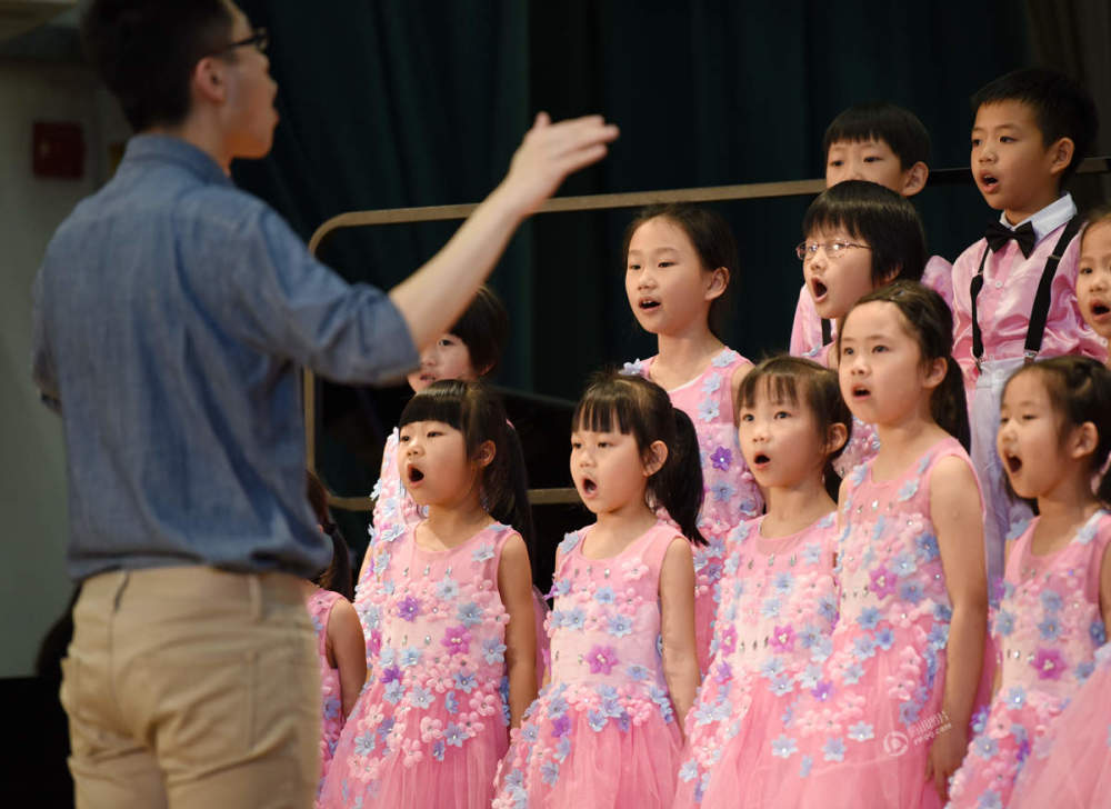 跨境学童的一天：6点多起床 住深圳香港上学(图)