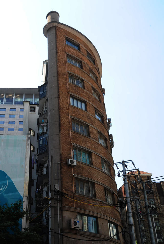 上海南京路老建筑侧面看薄如纸片 空中看