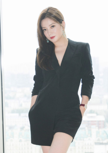 趙薇談女兒小四月的日常：衣服她都自己穿 沒(méi)人管