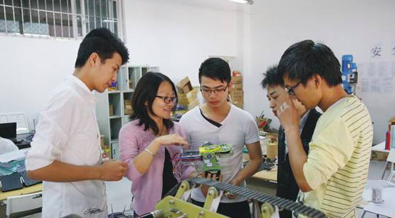 成都人才新政放大招 本科即可落户