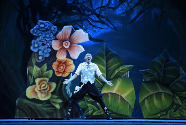 冒雨热演 家庭音乐剧《想变成人的猫》登陆京