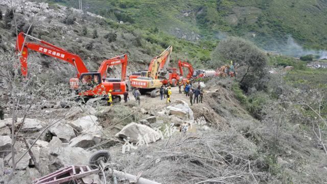四川茂县垮塌现场或有二次滑坡 救援人员紧急撤离（组图） - 1