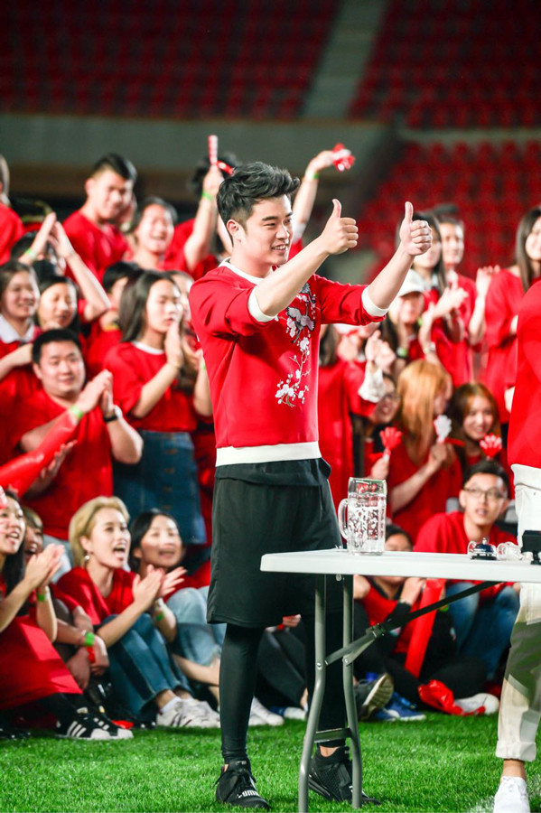 陈赫《奔跑吧》MV爆笑翻拍 秒撕世界散打冠军