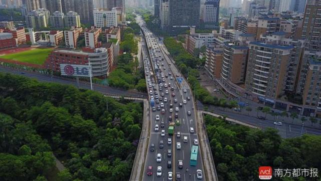 合生大桥试行潮汐车道 效果如何?