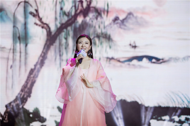 刘珂矣助阵第三季次元音乐节首唱《芙蓉雨》