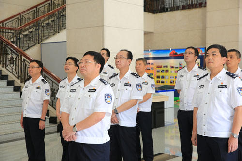 杨江华率广州市公安局党委班子成员观看广州公