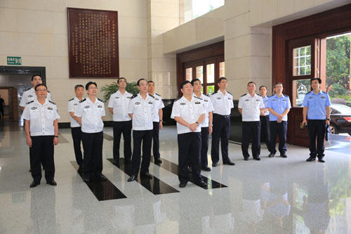 杨江华率广州市公安局党委班子成员观看广州公