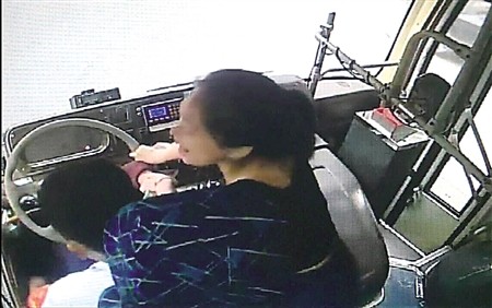 Ů����������ð�����˿� ��û�պ�6����ק������