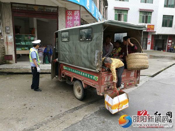 邵阳新邵交警汛期狠抓安全 查获一非法载客三