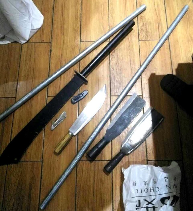 衡阳公安宾馆清查中抓获6名吸毒人员 缴获多把