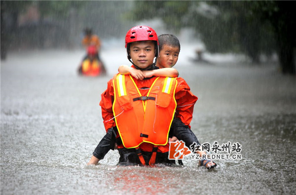 湖南发布洪水红色预警 旦家人—个都不能少