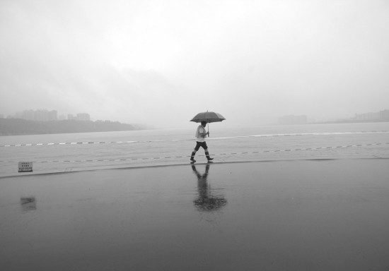 7月2日凌晨洪水穿过长沙橘子洲 19守护者整夜