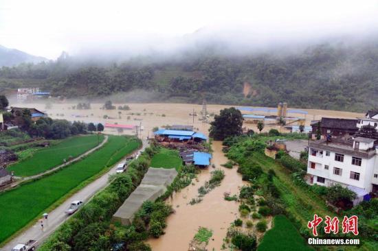广西强降雨致39万人受灾8人遇难 经济损失14.6亿