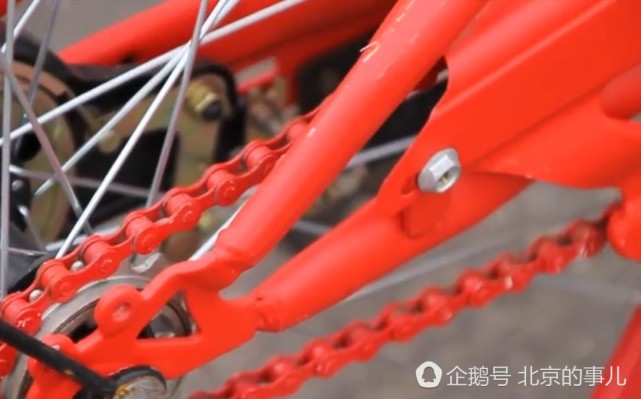 共享单车又出中国红配色 网友调侃太像小龙虾了