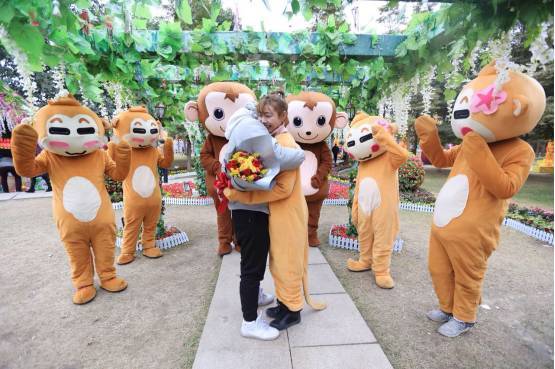 金沙太阳节上演求婚大逆袭 女主大呼:还不娶我