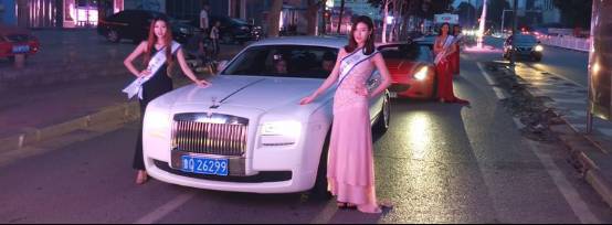 大手笔!临沂街景车展惊现2000万法拉利跑车!