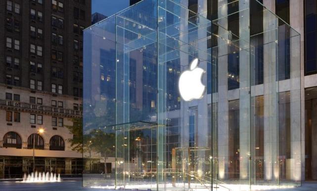 纽约第五大道苹果零售店翻新 面积扩增一倍 明年底重新开放(图1)