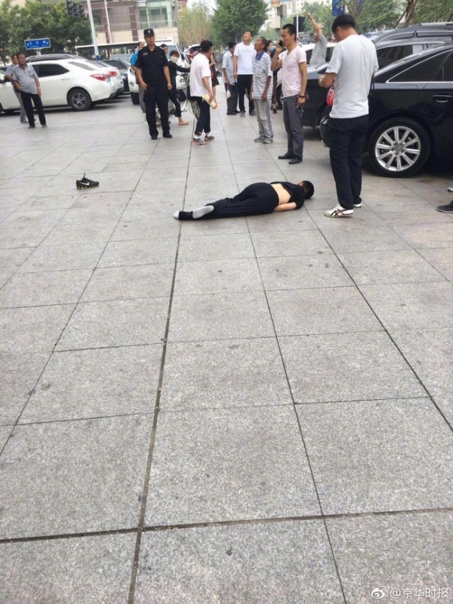 辽宁朝阳人社局官员从5层办公楼坠下 目前在IC