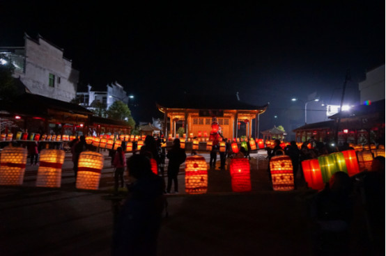 《好运旅行团》刘维秀舞技 田亮板凳龙首秀为