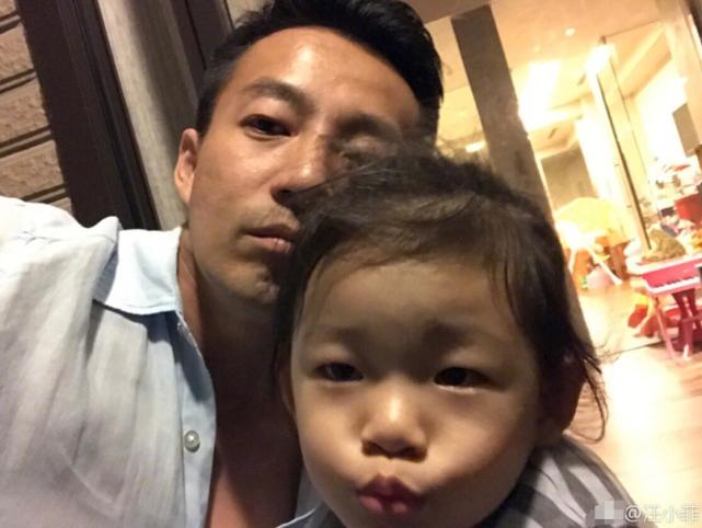 小玥儿深夜做了噩梦睡不着 还好有汪小菲暖心陪伴 - 1