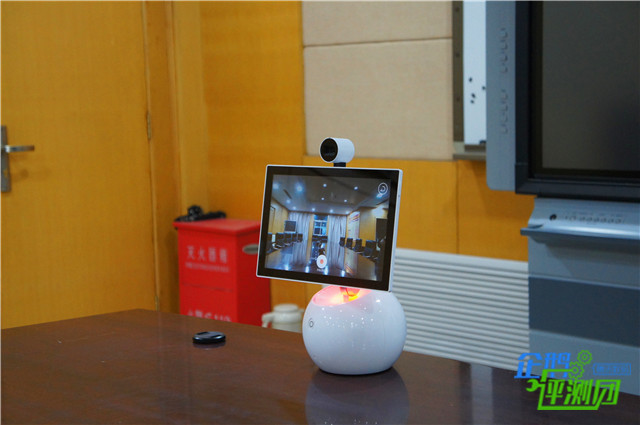 公务员评小鱼易连会议系统 高效低成本的视频