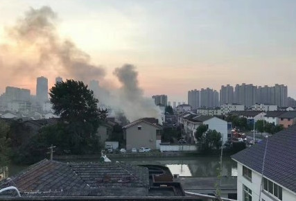 江苏常熟一民房发生火灾 已经造成22人丧生